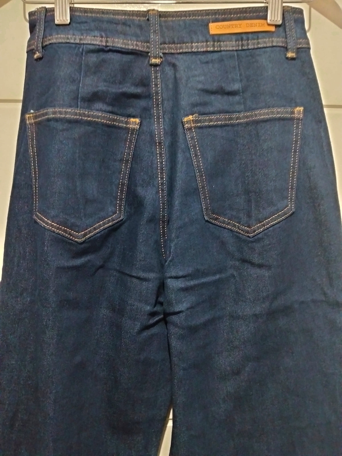 J-Lo Wide Leg Crop Jeans indigo – flat lay close-up of back pocket and tan stitching detail