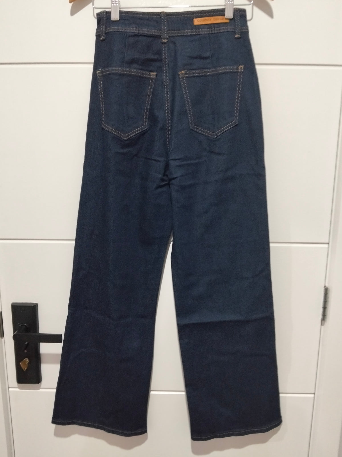 J-Lo Wide Leg Crop Jeans indigo – flat lay back full length view