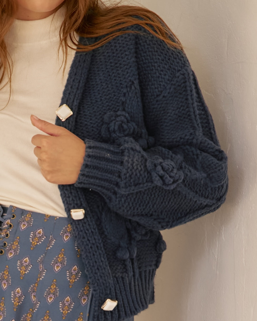 Jaase Cozy Knit Cardi Floral navy blue – close-up model shot showing floral cable knit detail