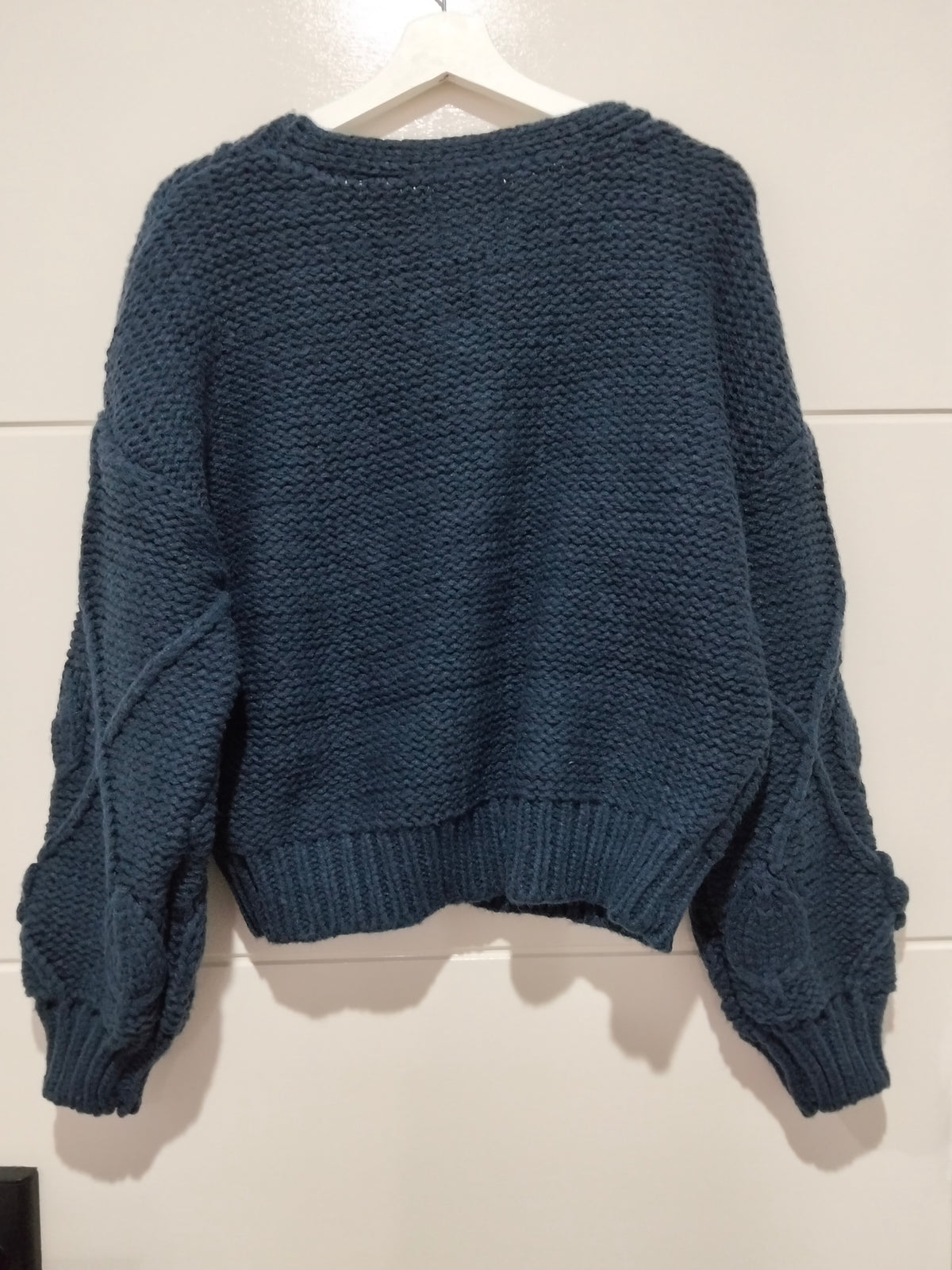 Jaase Cozy Knit Cardi Floral navy blue – flat lay back view