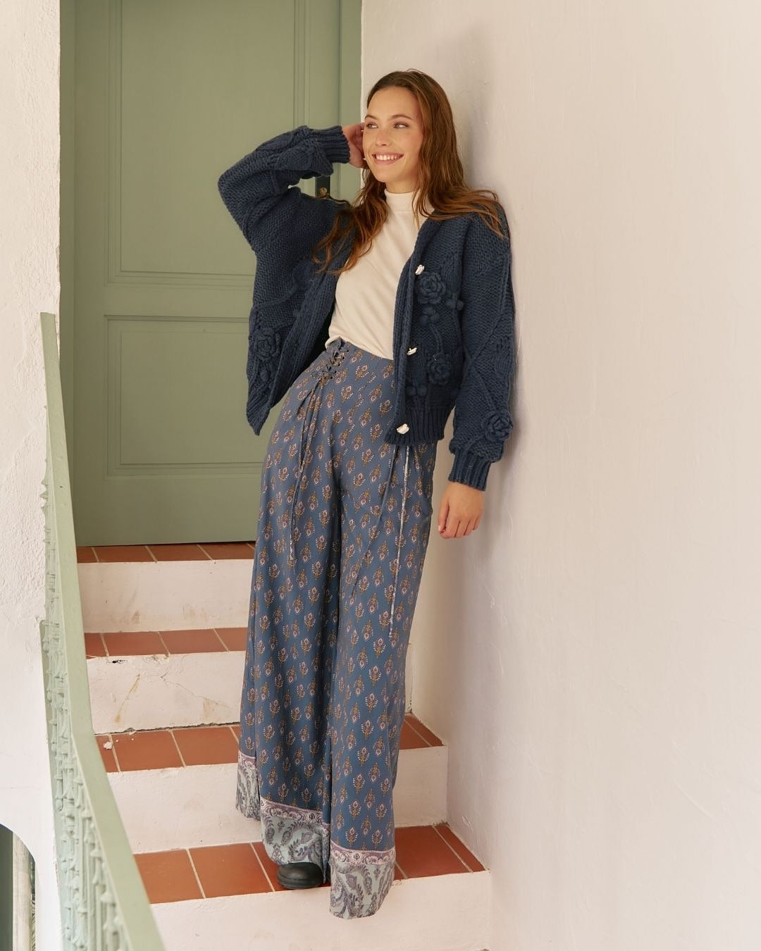 Jaase Cozy Knit Cardi Floral navy blue – model front shot on stairs