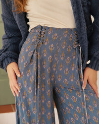 Jaase Cozy Knit Cardi Floral navy blue – model close-up front view