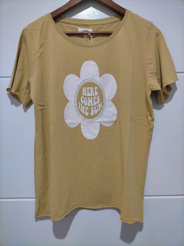 Vintage Tee ~ Here comes the Sun ~ Caramel
