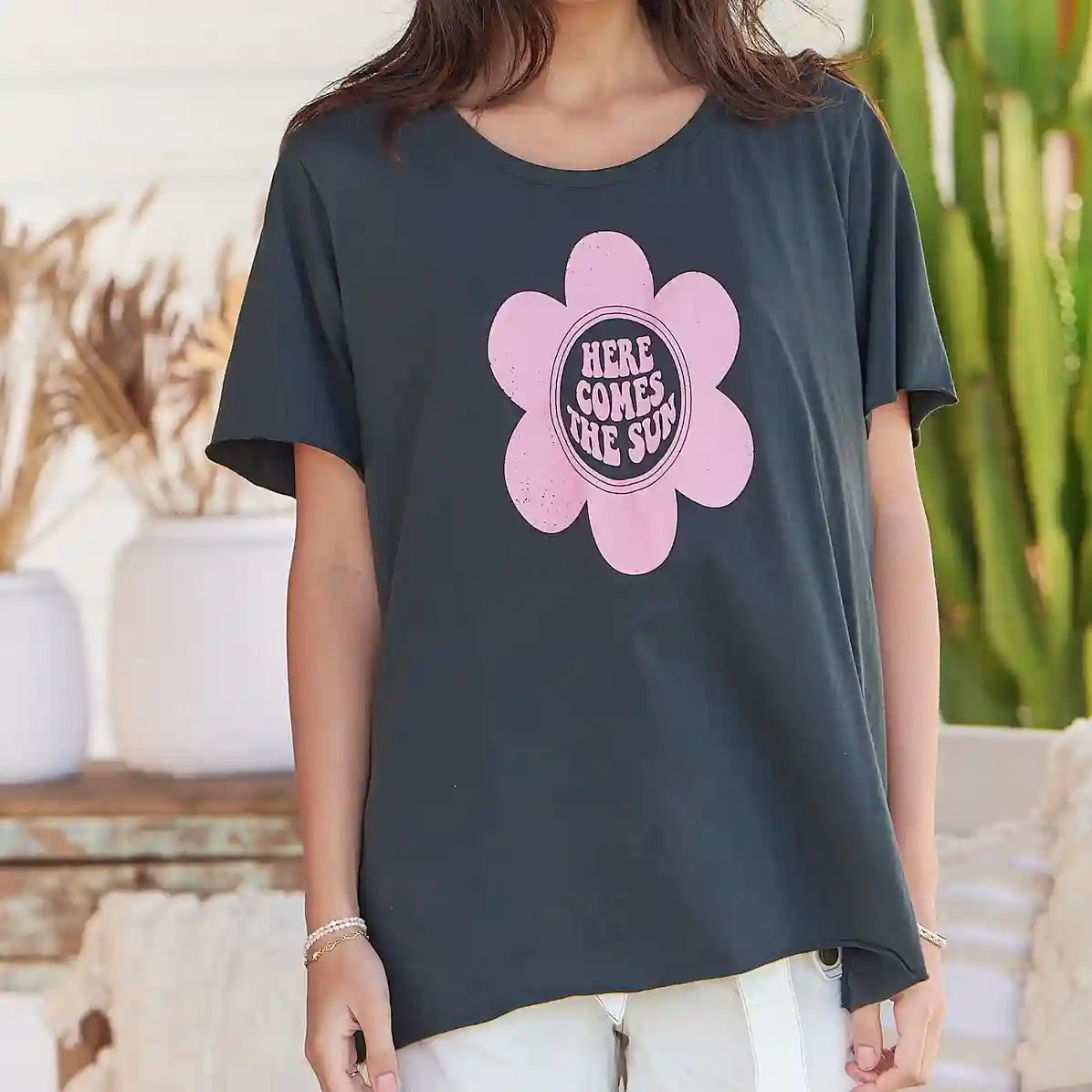 Vintage Tee ~ Here comes the Sun ~ Grey