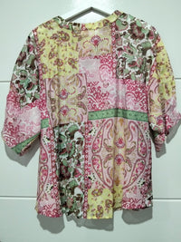 Marbella Blouse Paisley Pink print – flat lay back of top