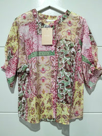 Marbella Blouse Paisley Pink print – flat lay front view