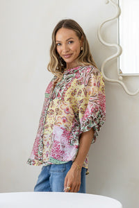 Marbella Blouse Paisley Pink print – model side shot