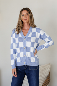 Monti Checker Knit Cardi powder blue and white – lifestyle model shot buttoned up with dark blue jeans