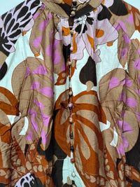 Oslo Blouse Picasso print – close-up of fabric covered button detail on front