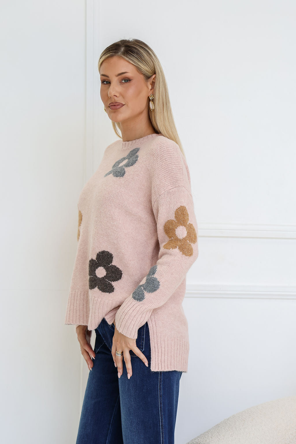 Sacha Daisy Knit Jumper blush – model side view showing hi-low side split hem