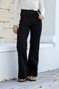 Sailor Wide Leg Pocket Jeans black – cropped model front shot