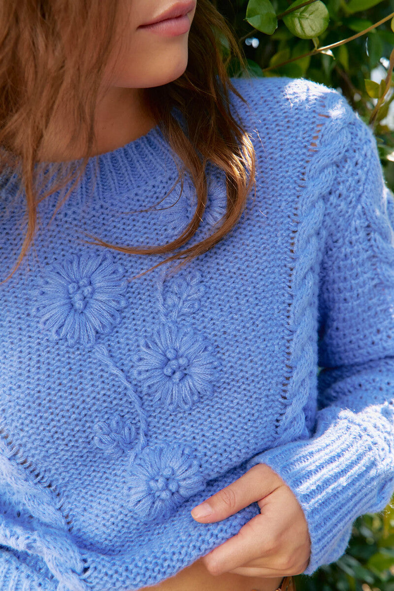 Jaase Twilight Crochet Crop Knit Jumper blue – model close-up of front