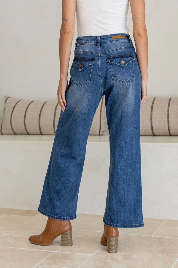 Montana Wide Leg Crop Jeans mid blue – model back view showing pocket detail