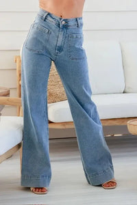 Sailor Wide Leg Pocket Jeans light blue – close-up front model shot