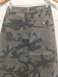 Presidio Weekender Barrel Jeans camo – flat lay close-up of back pocket detail