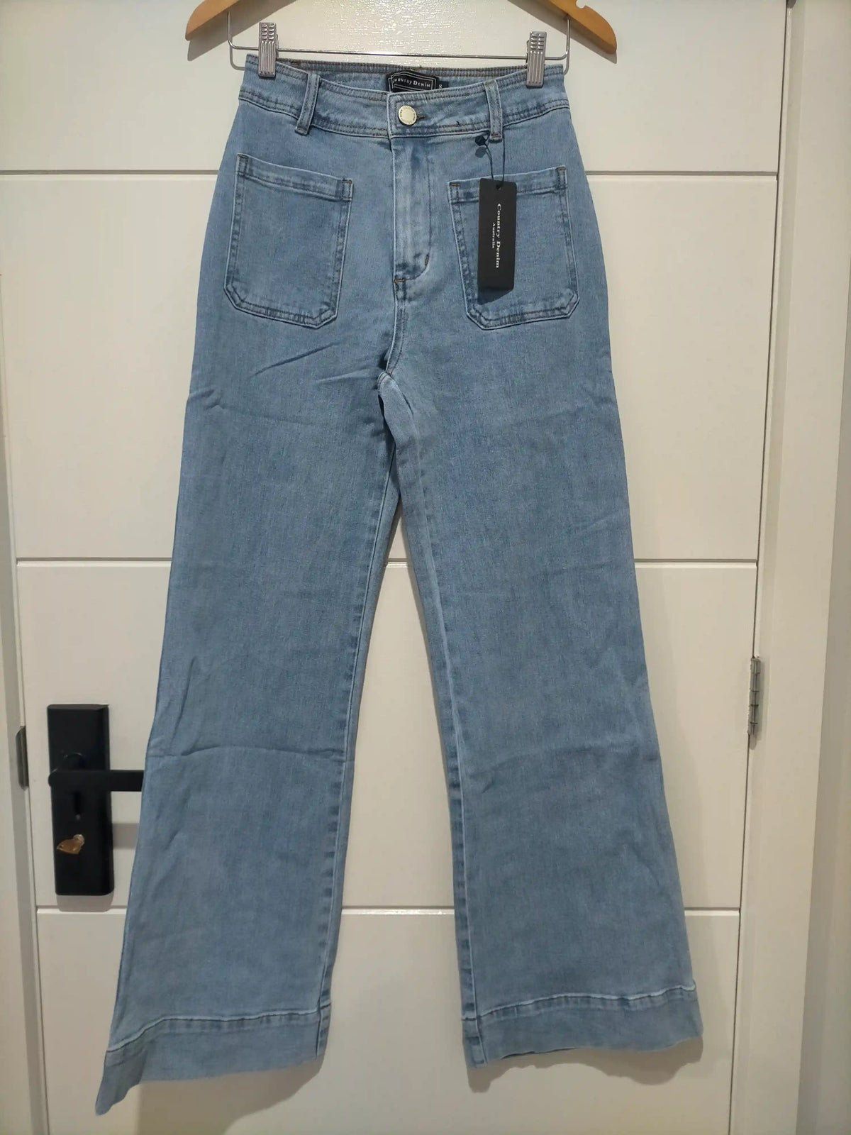 Sailor Wide Leg Pocket Jeans light blue – flat lay front full length