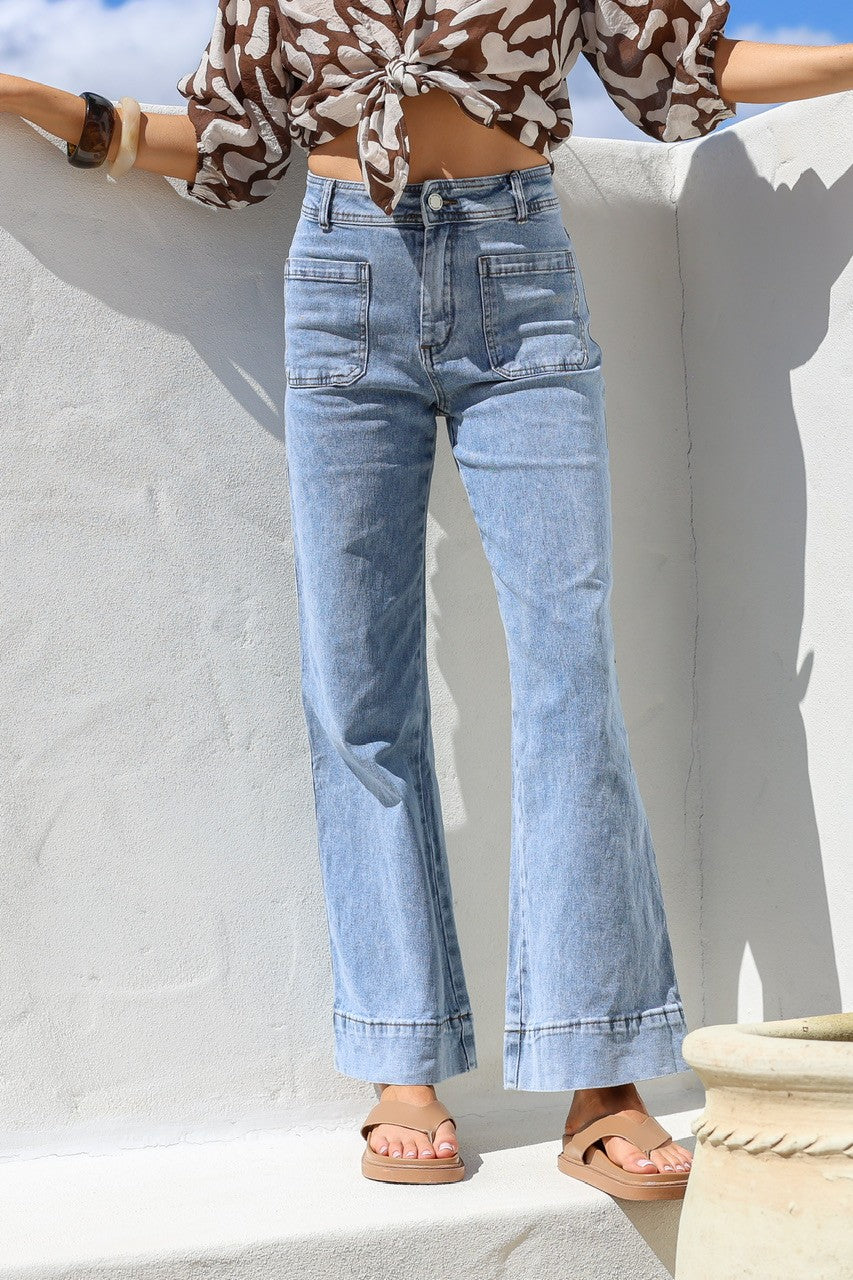 Sailor Wide Leg Pocket Jeans light blue by Country Denim – model outdoor close-up shot