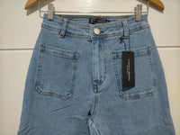 Sailor Wide Leg Pocket Jeans light blue – flat lay close-up of front waistband and pocket detail