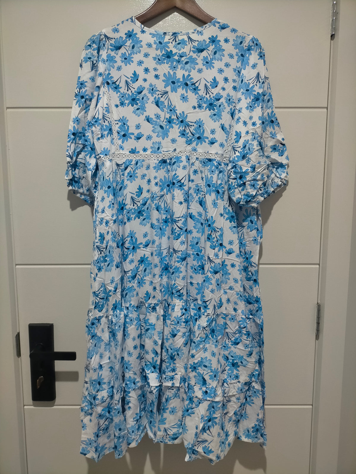 Jaase Monday Midi Dress blue prairie print – flat lay full back view