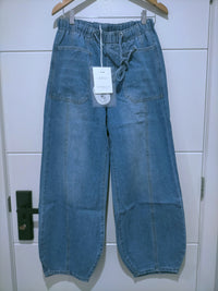 Manhattan Barrel Jeans ~ Light Wash