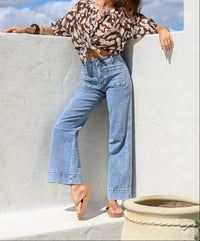 Sailor Wide Leg Pocket Jeans light blue – outdoor lifestyle model shot front view